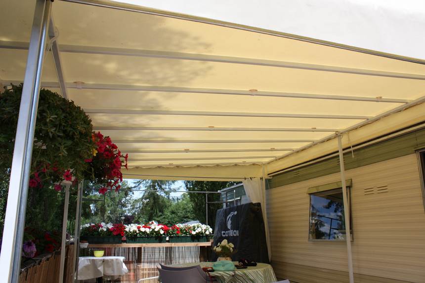 poser une bâche toit de terrasse pour un confort inégalable en toute saison