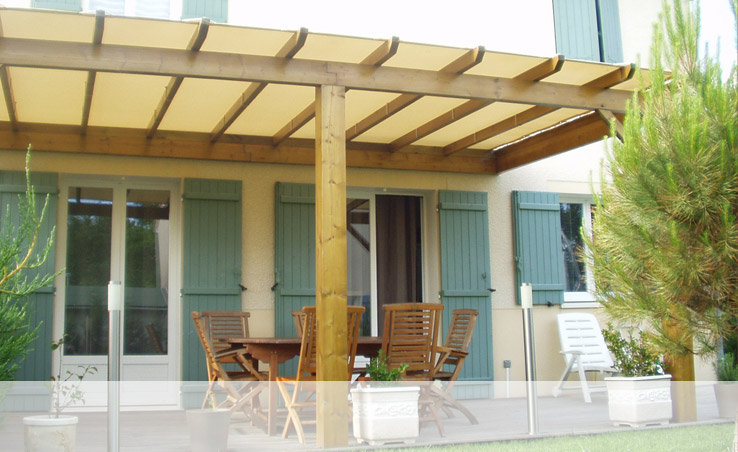 Bâche PVC sur mesure pour pergola chevron bois